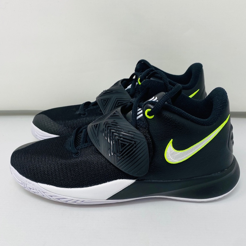 NIB**KYRIE FLYTRAP III**US 5.5***$85 - Picture 4 of 9
